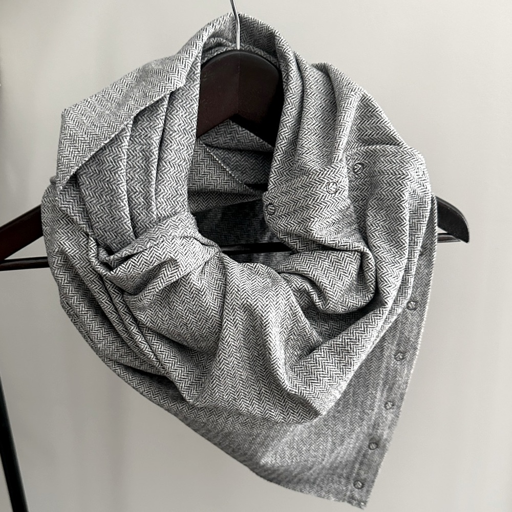 Lululemon || Infinity Scarf with Snaps || One Size